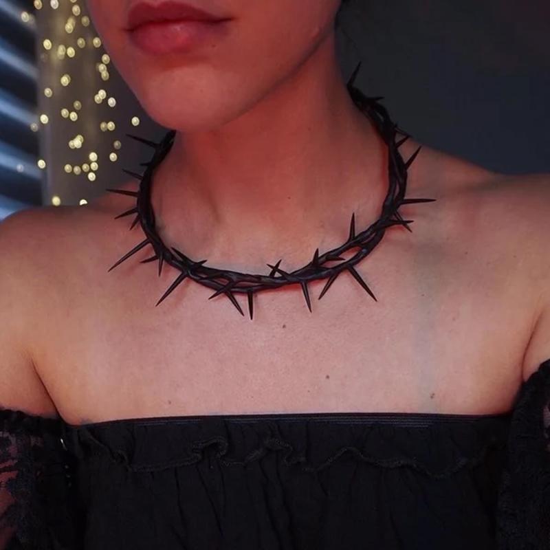Fashion Thorns Velvet Choker Necklace for Women Vintage Sexy Lace Necklace with Pendants Gothic Girl Neck Jewelry Accessories