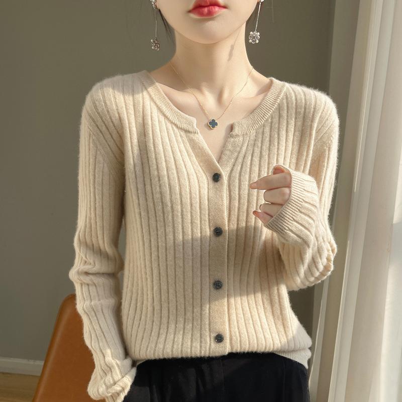 Autumn and Winter Women's Knitwear Fashion Casual Solid Color Print Long Sleeves V-Neck Sweater