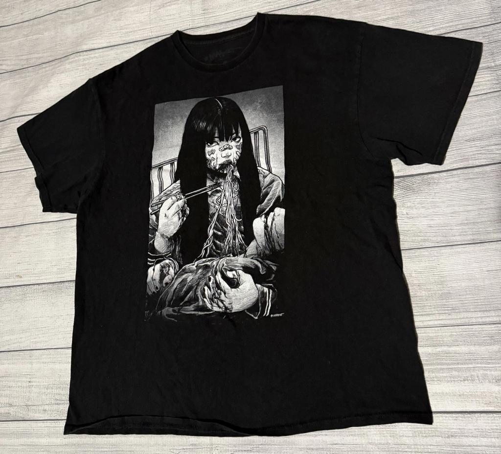 Mako Black Anime Graphic Horror Spencer’s Manga Short Sleeve Shirt XL Defect