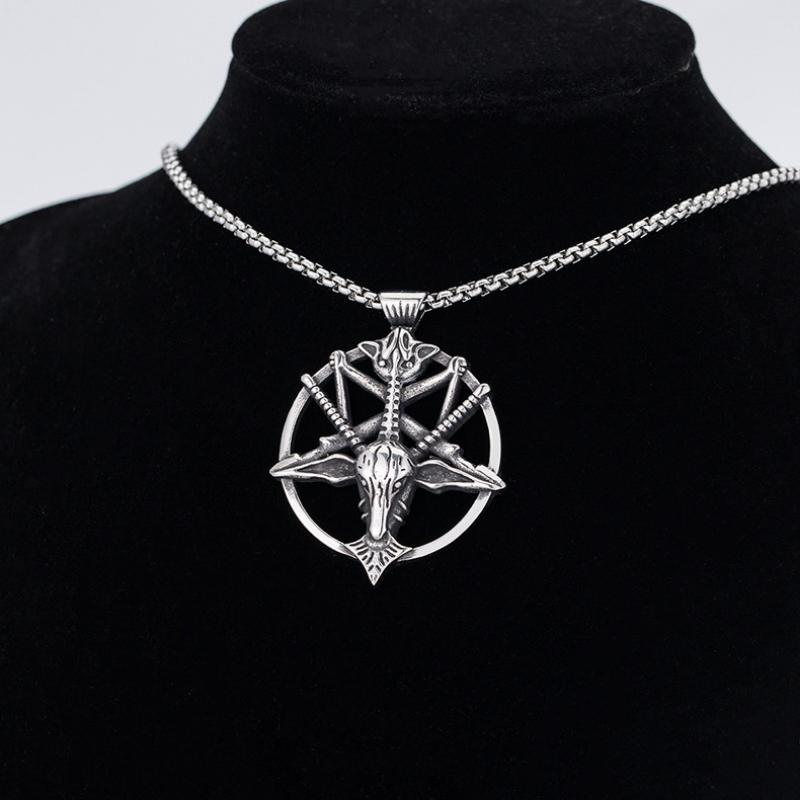 New Skeleton Head Divine Sheep Necklace Titanium Steel Pendant Pendant for Men and Women Trendy Brand