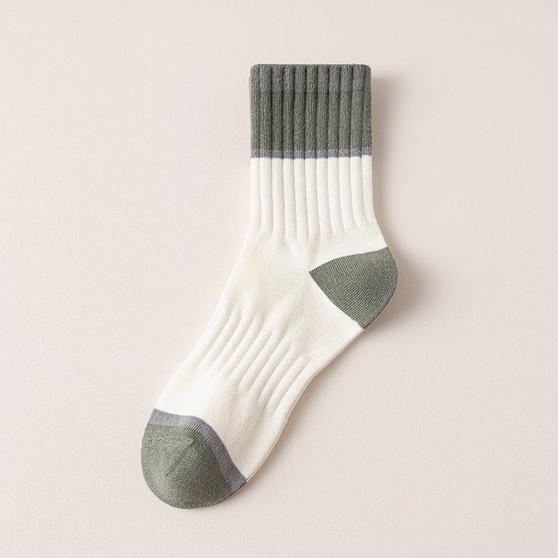 "Zhuji Men's Autumn/Winter Stripe Socks: Mid-Tube, High Elasticity, Non-Slip, Business Style."