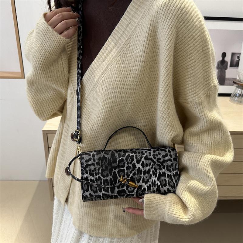 High-end Foreign Style Leopard Print Underarm Bag Women's 2025 New Fashion European and American Retro Commuting Oblique Span Small Square Bag