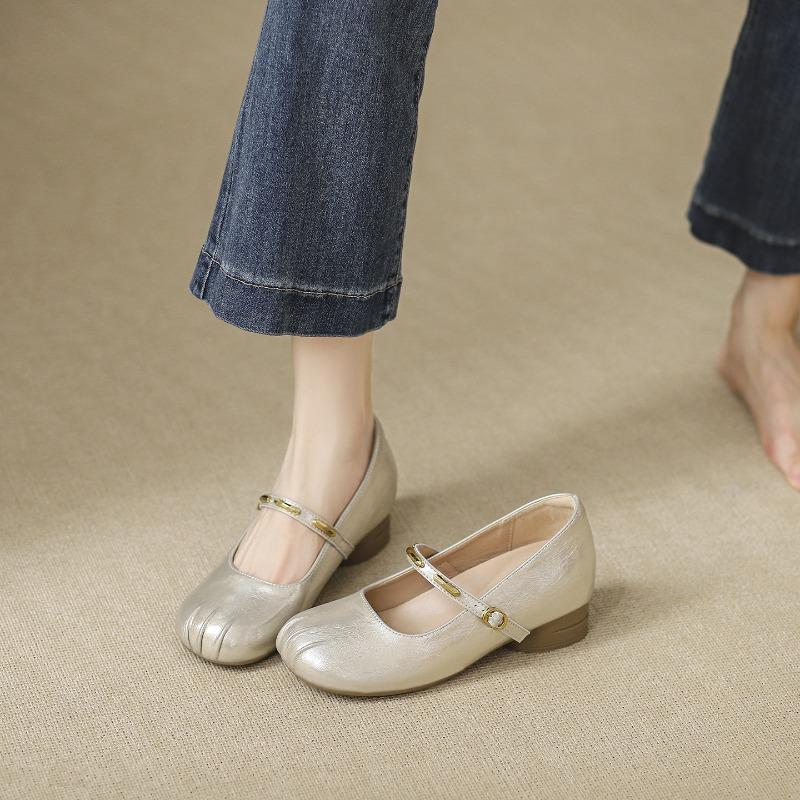 French Mary Jane single shoes women's new shallow mouth one-word buckle soft sole comfortable small size gentle wind