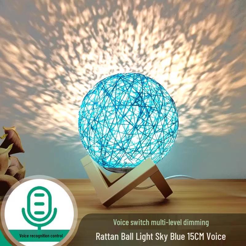 Kreative Rattan-Kugel-Tischlampe: Schlafzimmer Nachttischlampe mit Sternenhimmel-Projektion für Kinder oder Mädchen