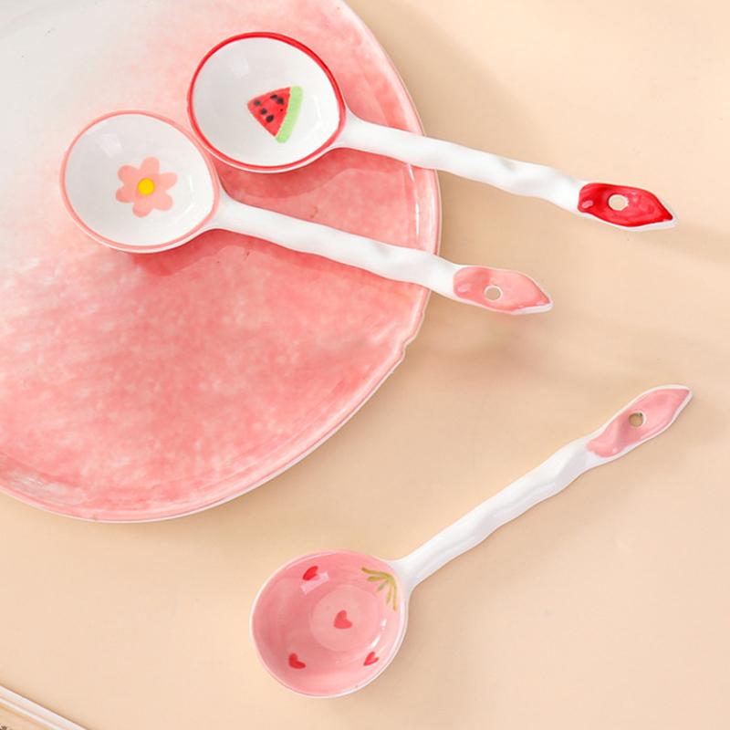 Kawaii Ovoce Jahoda Keramická Polévková Lžíce Roztomilá Zmrzlina Ručně Malovaná Kávová Dezertní Lžíce s Dlouhou Rukojetí Kuchyňské Doplňky