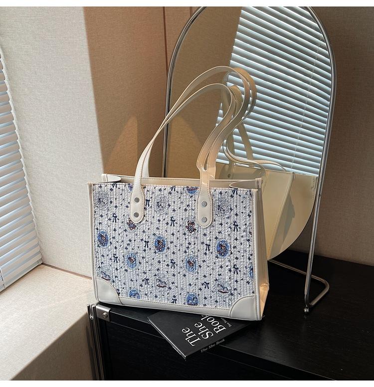 Large Capacity Tote Bag Fashion Trend Printed Shoulder Bag Versatile Handbag Premium Texture Bag