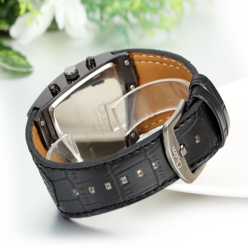 Men's Sports Watch with Leather Strap, Japanese Quartz Movement, Dual Time Function, Waterproof, and Fashionable Accessories.