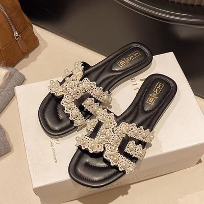 Sandalias de perlas populares para mujer verano 2025 nuevo para exteriores celebridades de Internet estilo pequeño y fragante ligero playa una tira chanclas moda falda