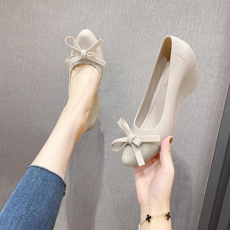 New Rain Shoes For Women Fashionable Style Korean Plastic Shoes Non-slip Short Water Shoes Butterfly Frozen Shoes