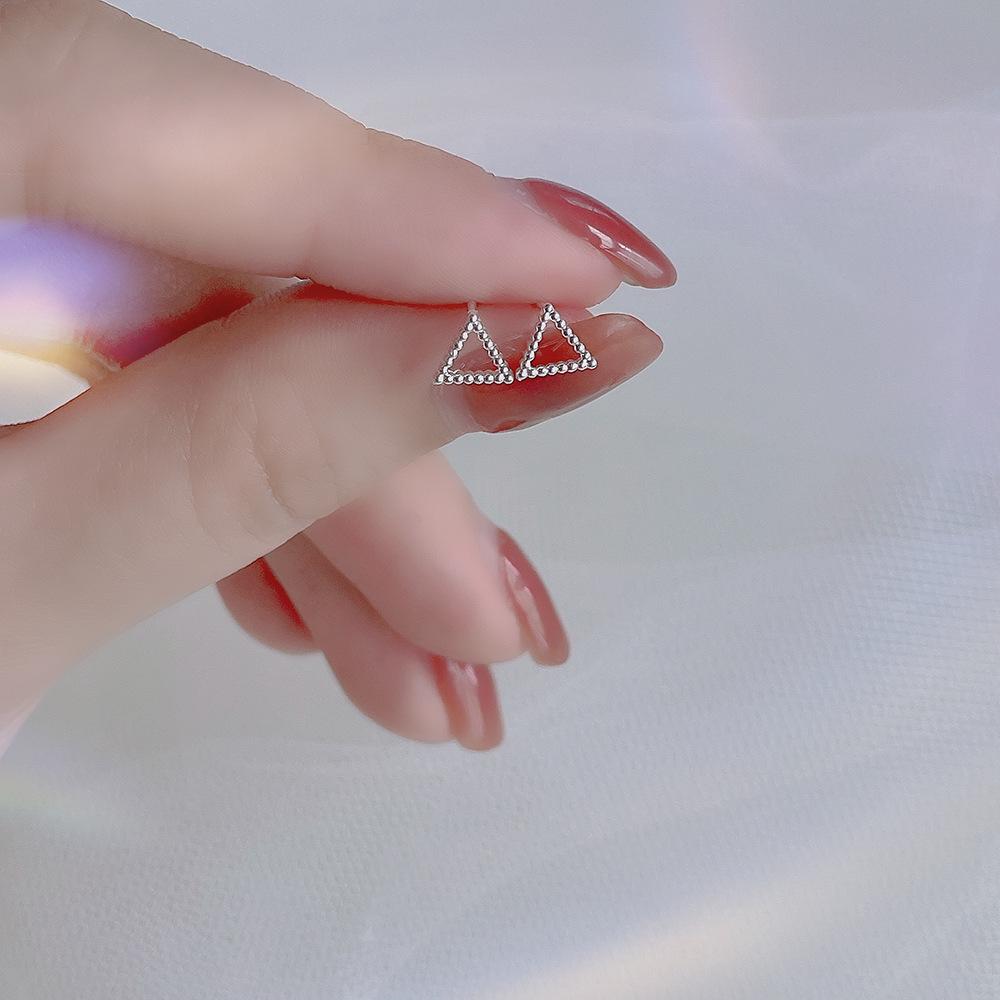 

Трендовые серьги-клевер с четырьмя лепестками, символизирующие любовь, 2024: Элегантный, Простой, Компактный Дизайн для Женщин