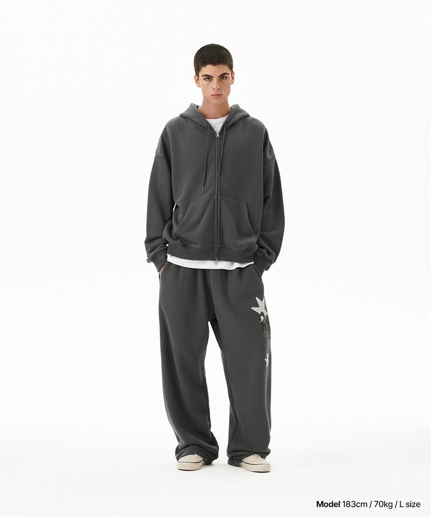 MAHAGRID Pray Applique Sweat Pant Charcoal(Mg2Ffmpa05A)