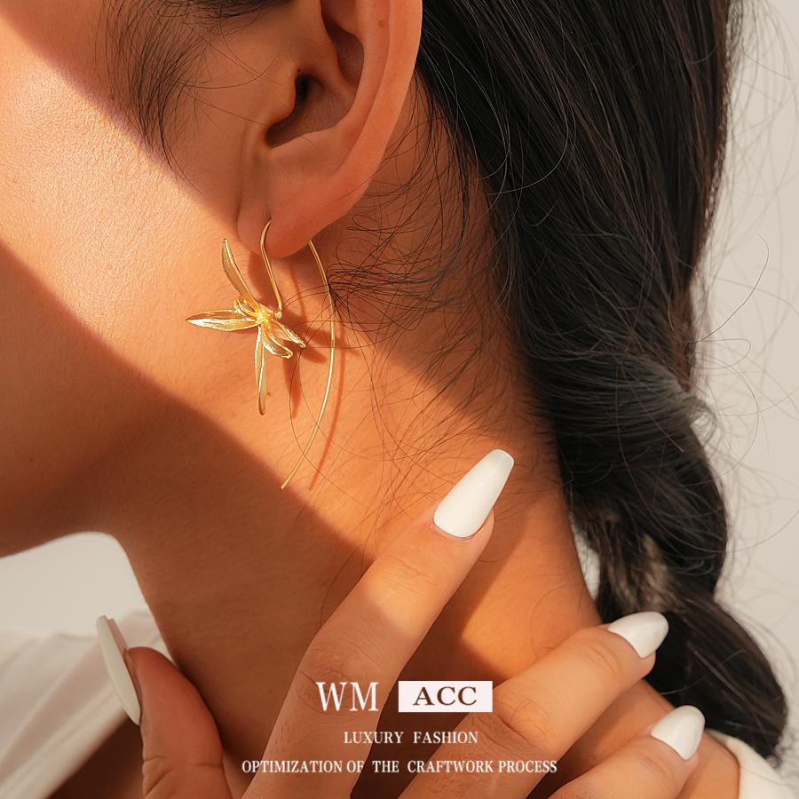 New Chinese-style Vintage Versatile Iris-inspired Earrings in A Minimalist Fashion Style