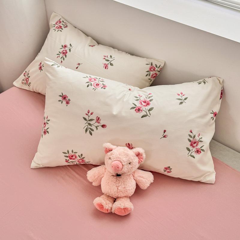 Bedding Four-piece Set Skin-friendly Breathable and Comfortable, Small Floral Washed Sheets Quilt Covers Pillowcases