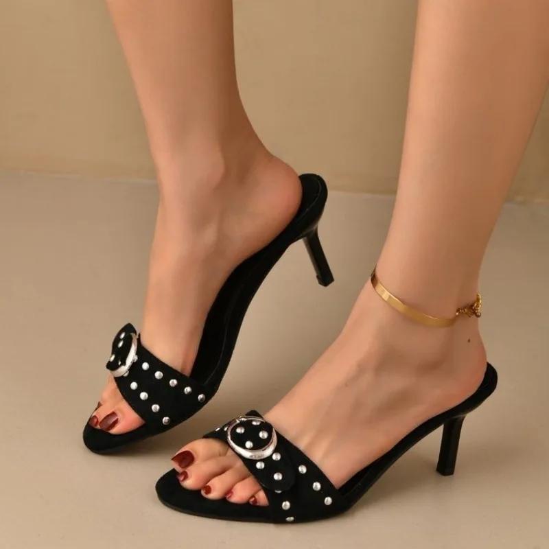 2025 Nya Sommar Utomhus Retro Stiletto Moderna Tofflor Peep Toe Spetsig Tå Enfärgade Nitar Damtofflor