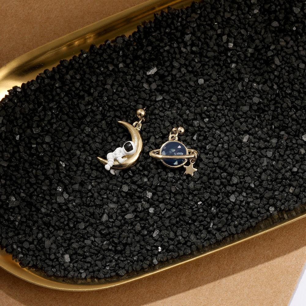 Astronaut Earrings Moon Planet Asymmetrical Stud Earrings Femininity Personality Girl No Pierced Ear Clips