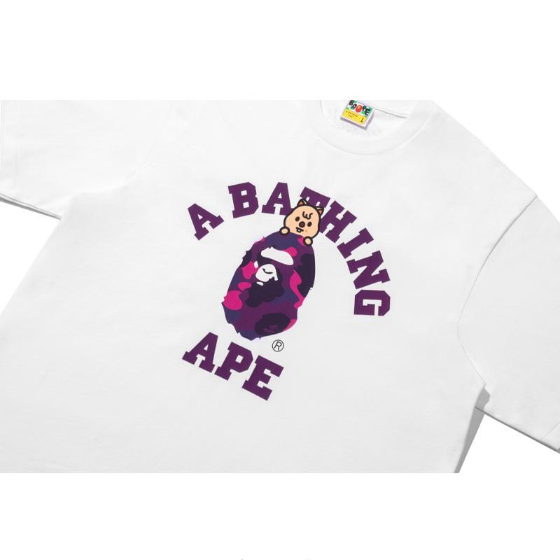 [VORBESTELLUNG] STRAY KIDS × BAPE – HAN Quokka COLLEGE TEE (Han Ver.)
