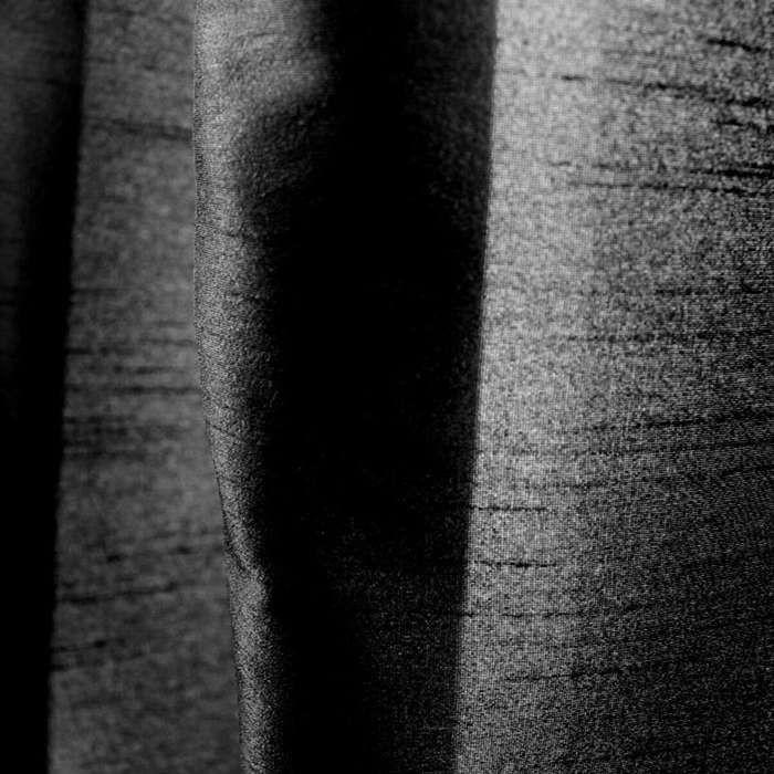 Rideau effet soie à œillets charbon 140x250