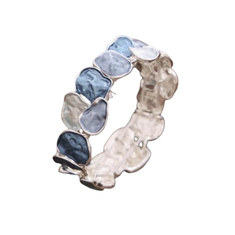 Enamel-colored Square Geometric Elastic Bracelet for Ladies, Stylish and High-end, with Irregular Square-shaped Design.