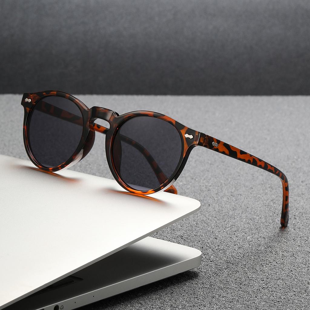 Quality New Retro Round Sunglasses Women Fashion Rivets Decoration Shades UV400 Men Punk Leopard Sun Glasses