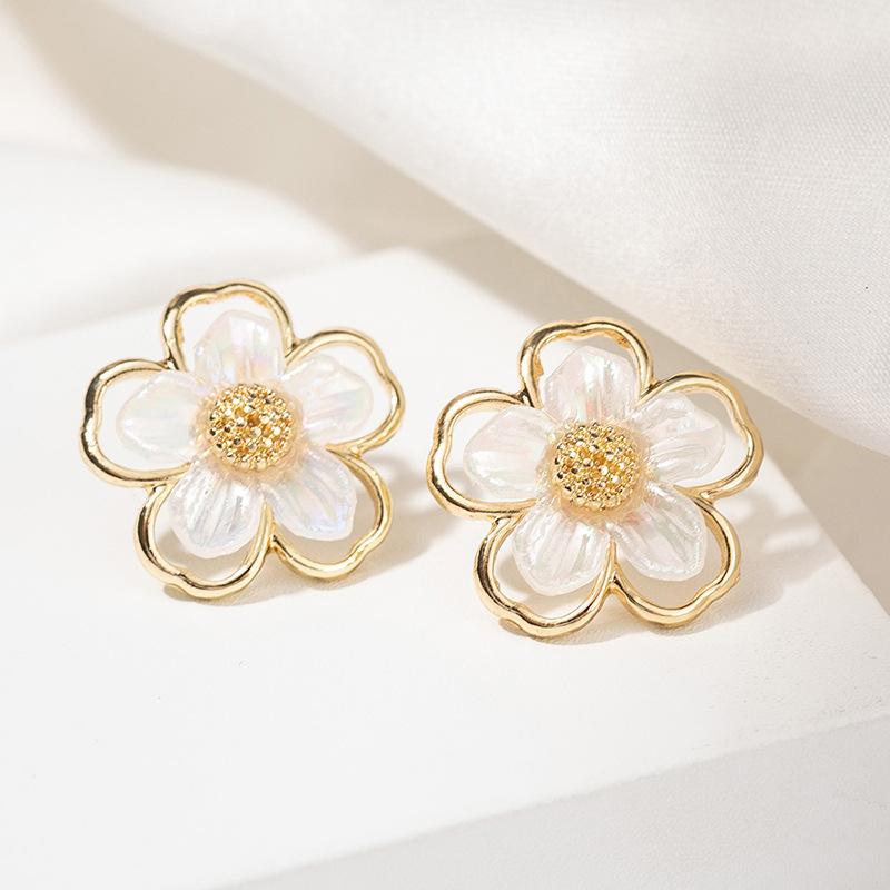 Summer Fairy Non-pierced Ear Clip Double-layer Hollow Shell Flower Clip on Earrings for Women Temperament Elegant Earrings