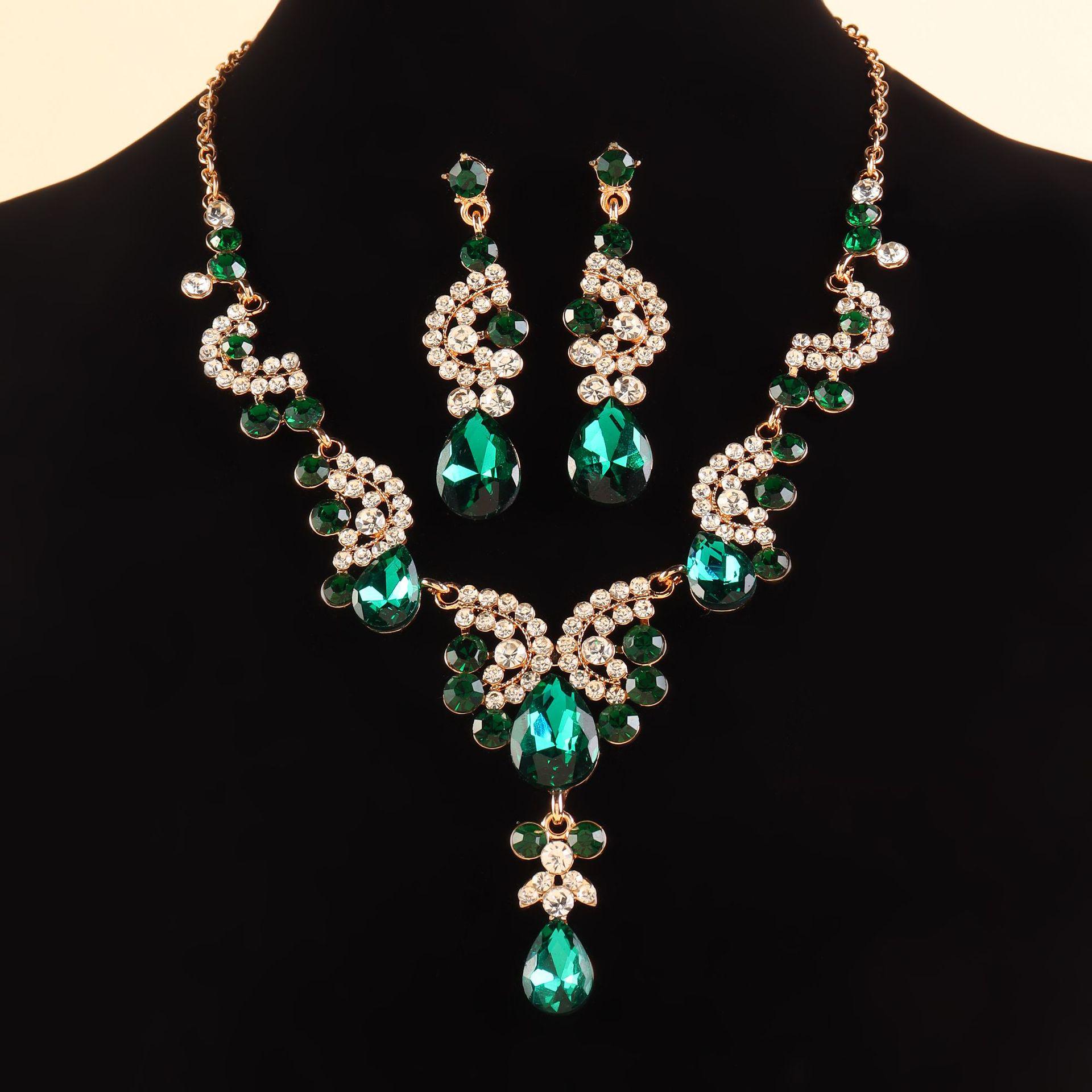 European & American Sparkling Water Drop Necklace & Earring Set: Light Luxury Fashion for Wedding Dress