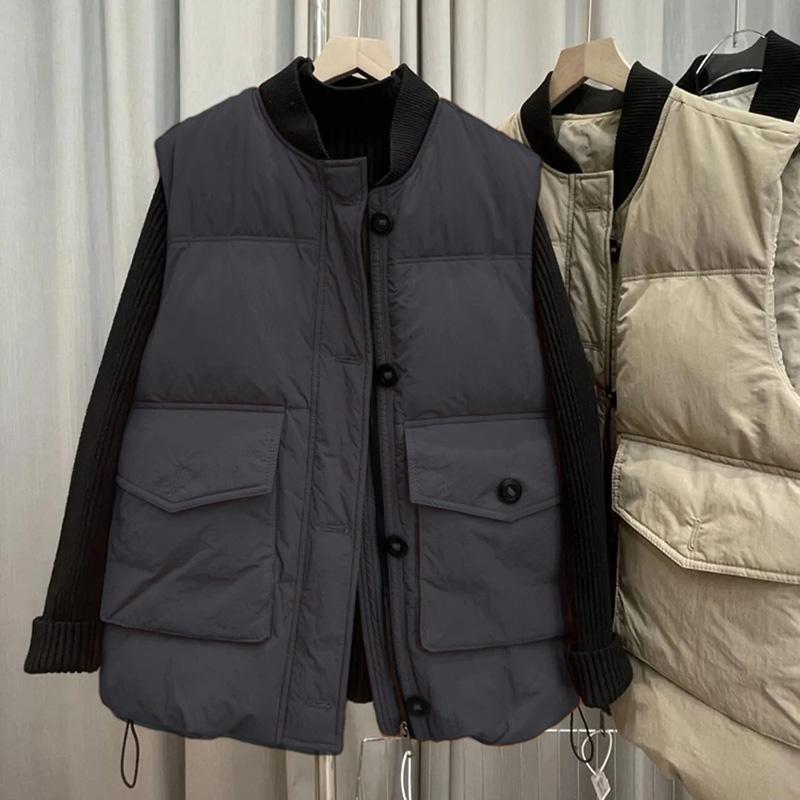 

Жилет женский оверсайз утолщенный зимний с большими карманами однотонный ветрозащитный пуховый повседневный без рукавов XXXL чёрный