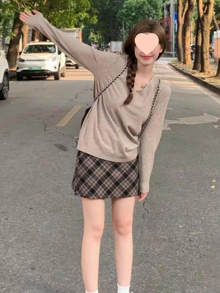 Women's Retro V-Neck Korean-Style Knit Sweater - Soft, Gentle, and Versatile for Spring, Autumn, and Winter