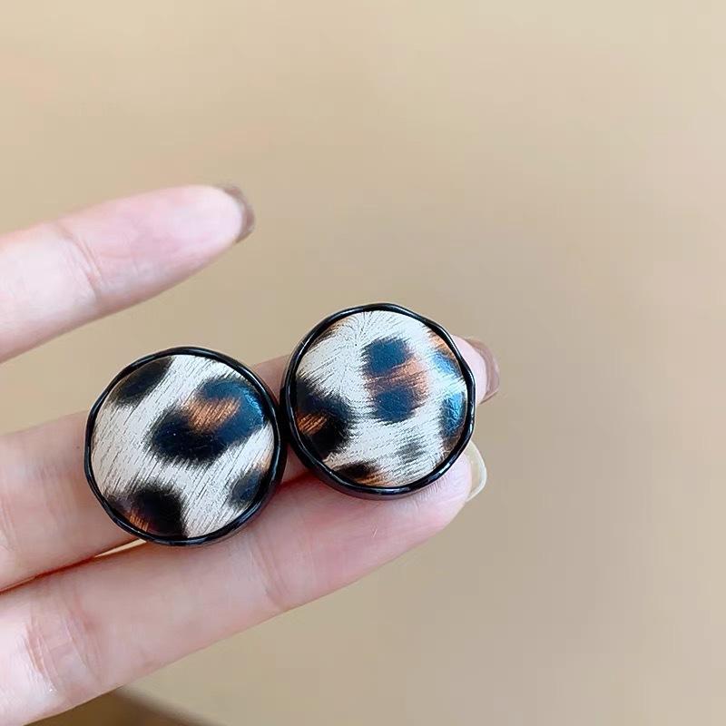 Retro Hong Kong Style Silver Needle Leopard Print Circle Earrings Light Luxury High-end Temperament Earrings Niche Earrings Women