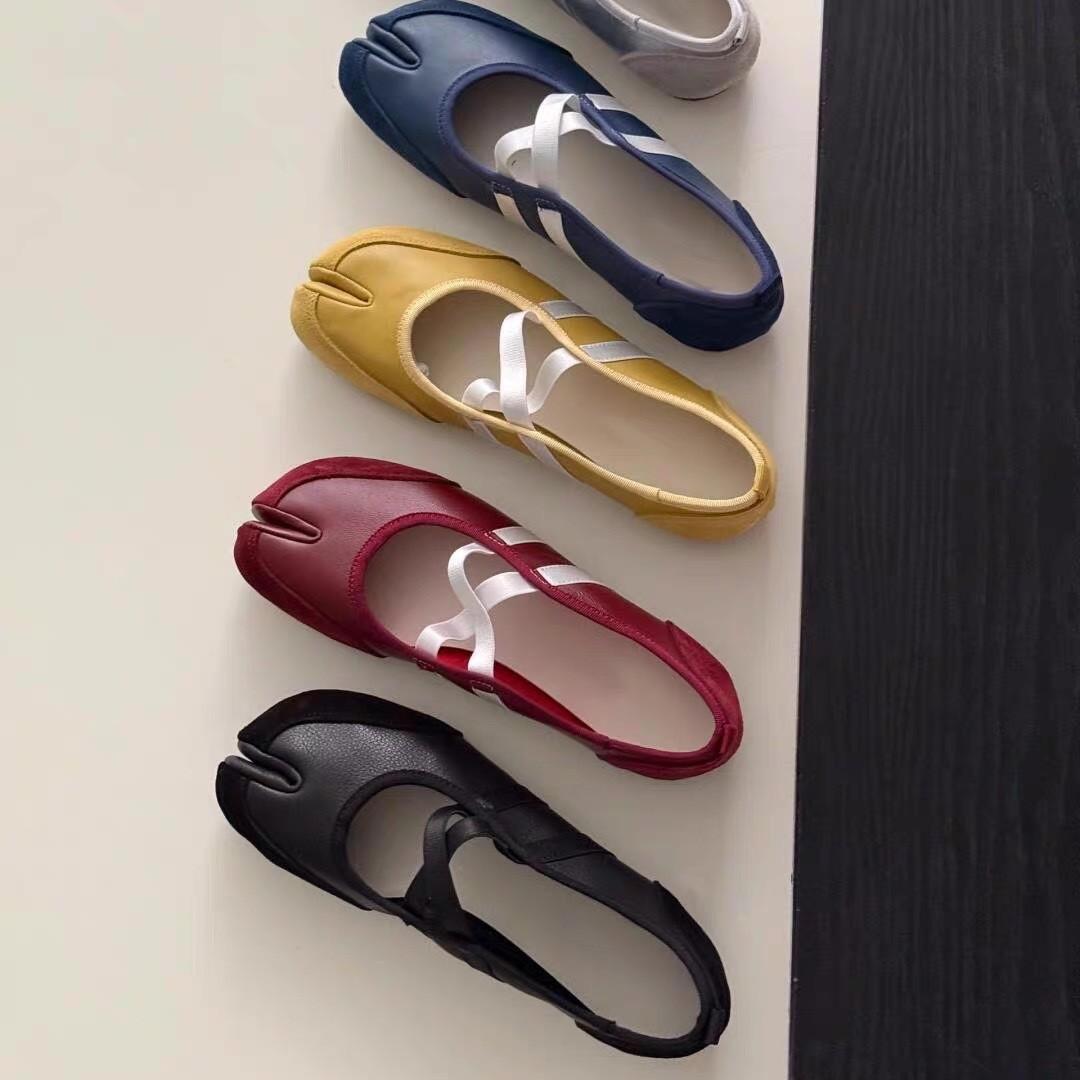 

New super soft leather red ballet pig s feet split-toed women s shoes Mary Jane single shoes women s flat bottom 40 жёлтый