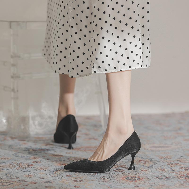 Professional commuter temperament high heels 2025 Korean version thin heel pointed fashion women's shoes black soft leather OL work shoes