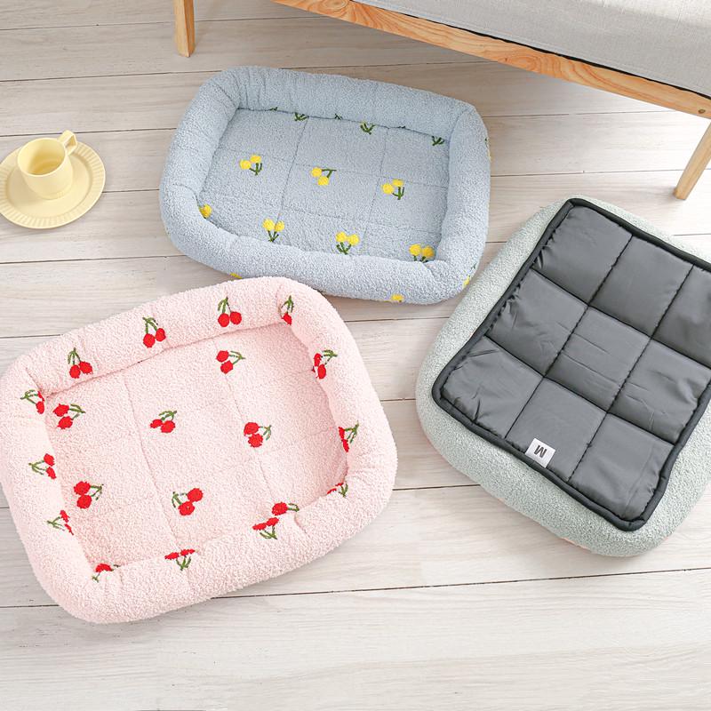 Pet Cloud Velvet Nest: Cozy Mat for Small Dogs & Cats