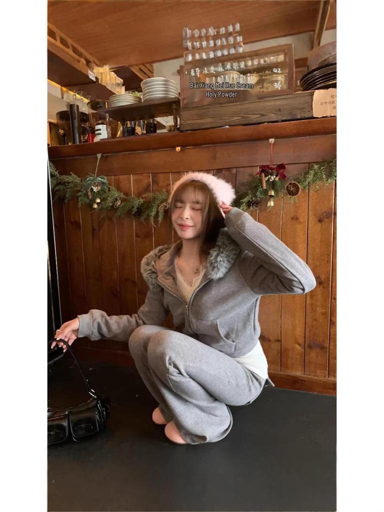 Women's V-Neck Lace White Long-Sleeve Slimming Layer Top (2026 Autumn/Winter)