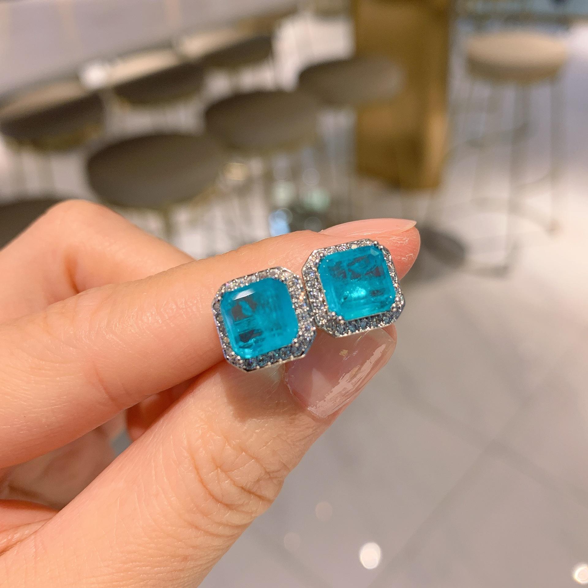 

Ювелирные изделия Цвет Сокровище Симуляция Параиба Синий Пусеты Основной камень 8 * 8 Подвеска-ожерелье 20 * 20 Набор