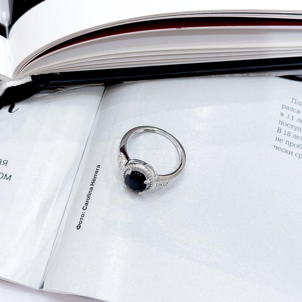 Серебряное кольцо с натуральным сапфиром 2.602ct, фианитами, вес изделия 3,57 гр (2162766)