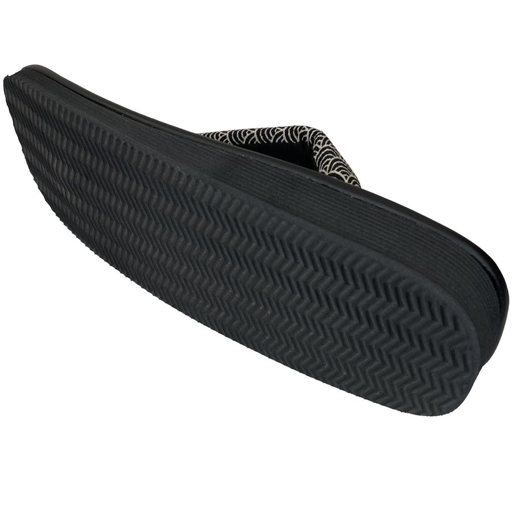 Edoten Geta Tillverkade i Svart Igusa Rutiga Japansk Stil Sandaler med Svarta Svampsulor och Japanskt Mönstrade Seigaiha Storlek L Sandaler, Japan,
