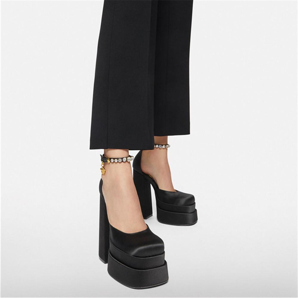 Kvinnor Pumps Helt nya Kvinnors Sandaler Sommarskor Sexiga Tjocka Höga Klackar Plattform Svart Röd Gul Klänning Fest Bröllopsskor