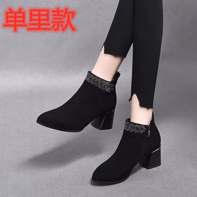 

Детские короткие ботинки толстый каблук средний каблук мягкая подошва не устают ноги 2025 осень и зима новые британский стиль мода маленькие короткие ботинки высокие каблуки 35