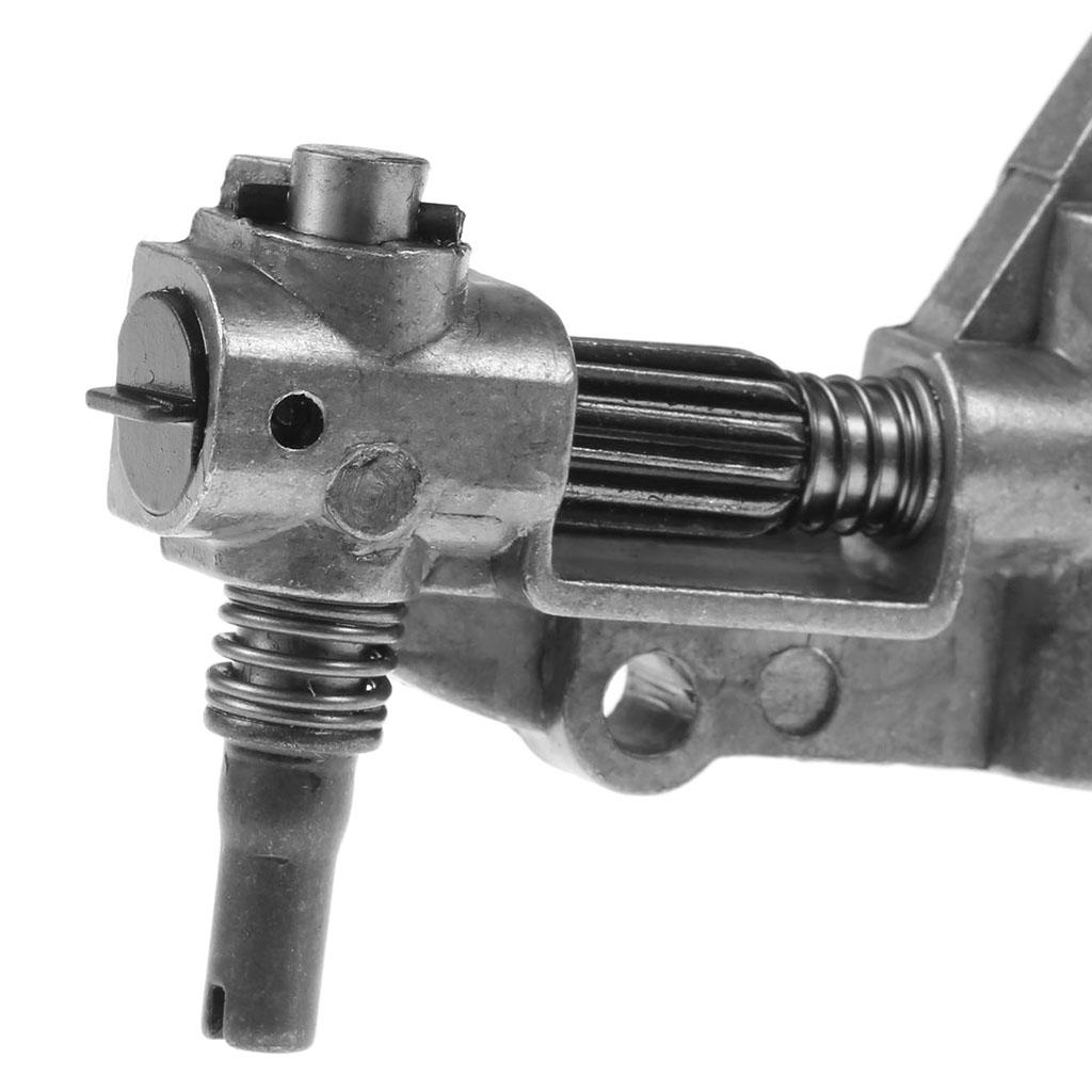 For Chainsaw 4500 5200 5800 45CC 52CC 58CC Chain Saw Parts Drive Chainsaw Oil Pump with Gear Worm Set Garden Tool Parts