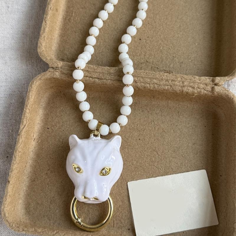 Women's Beaded Pearls Necklace Enamel Leopard Pendant Accent Elegant Clavicle Chain For Daily And Evening Wear