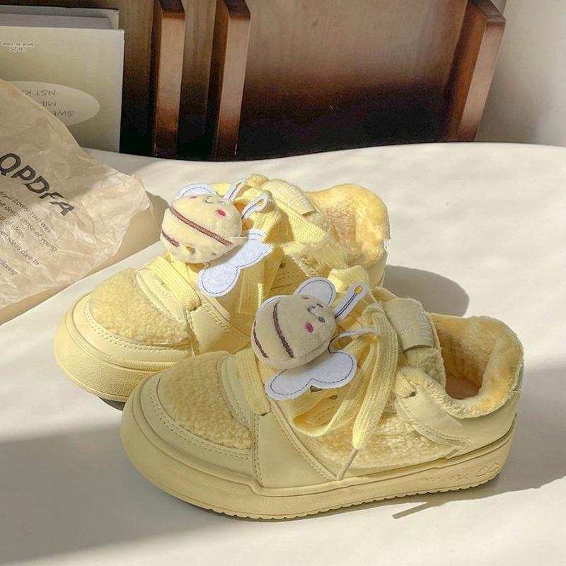 

High-value autumn and winter models, piled and thickened cotton shoes, cute niche warm board shoes, trendy campus student shoes, women 40