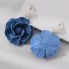 Blaue Rosenohrringe Handgefertigte Ohrringe aus Jeansstoff für Damen Übertriebene Kamelien-Blumenohrringe Party-Schmuck Geschenke