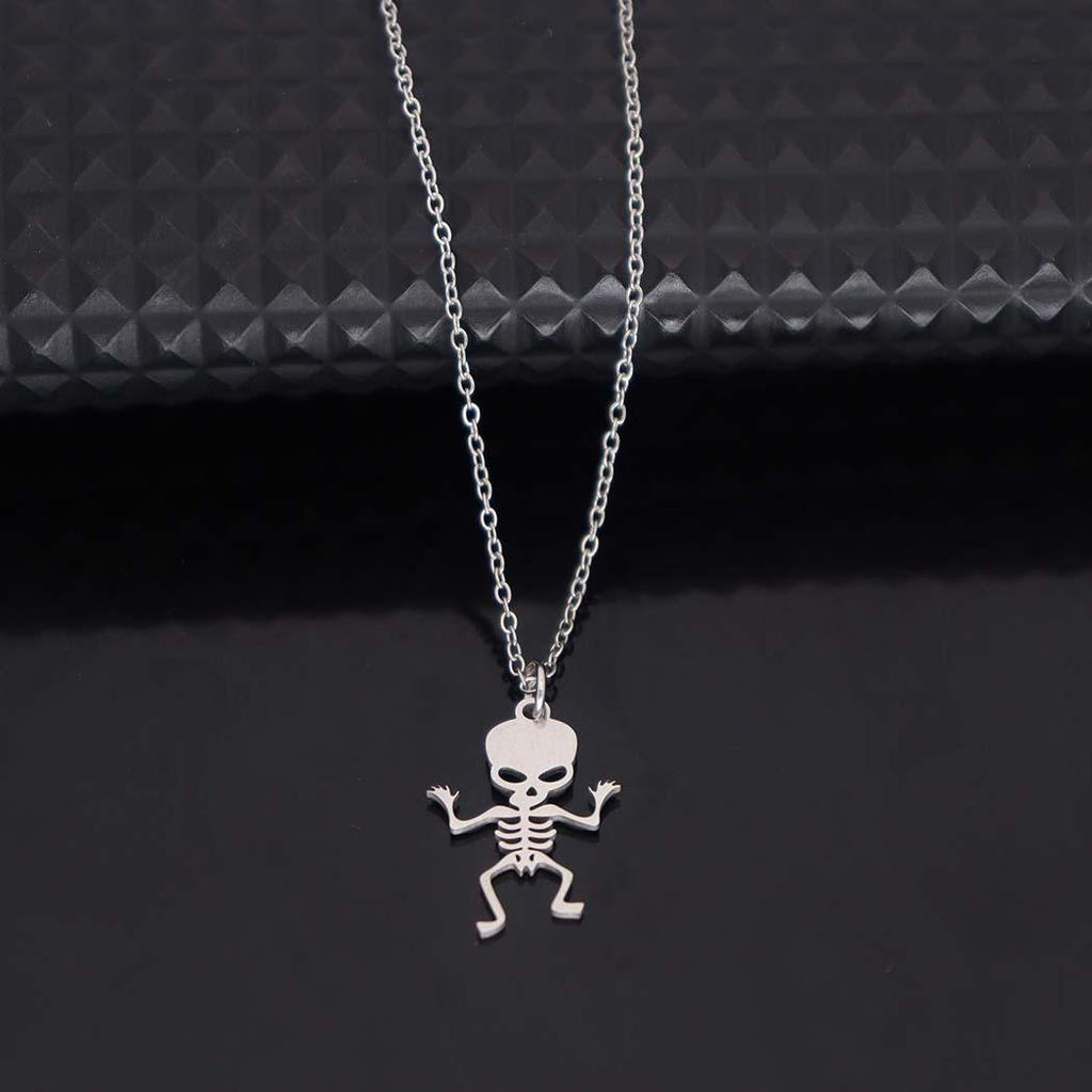 Stainless Steel Skull Pendant Necklace: Electroplated Colorfast Clavicle Chain Jewelry for Halloween