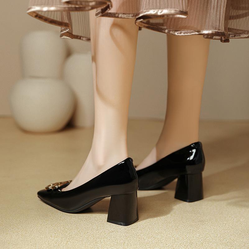 Square head high heels thick heel not tired feet red wedding shoes 2025 spring and autumn new French temperament patent leather light mouth single