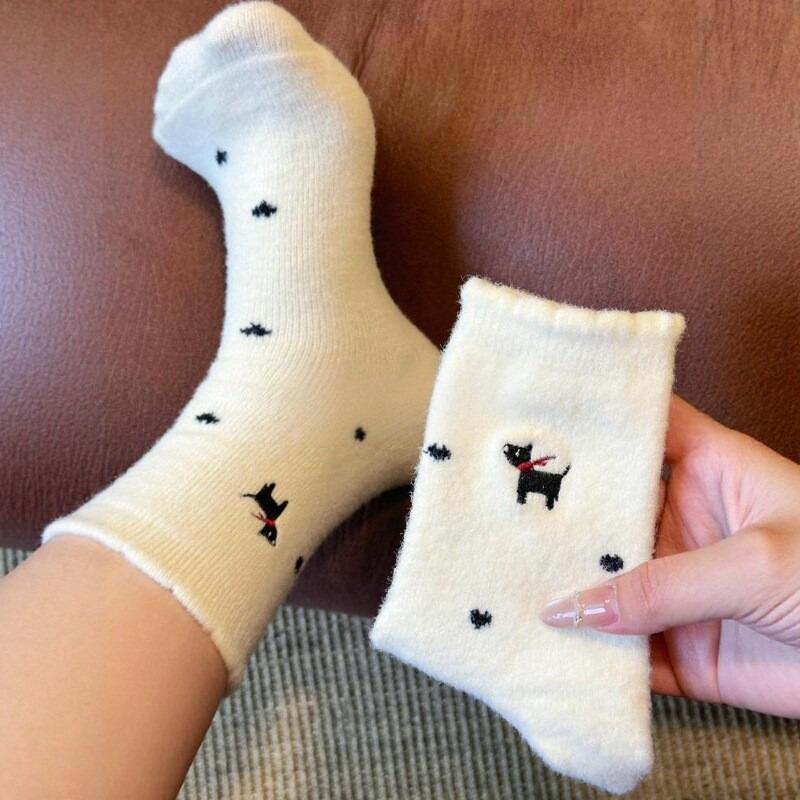 

Cartoon-embroidered Australian Fleece Socks, Sweet and Cute, Dotted Lace Mid-calf Socks for Autumn and Winter with Fleece 1 pair
