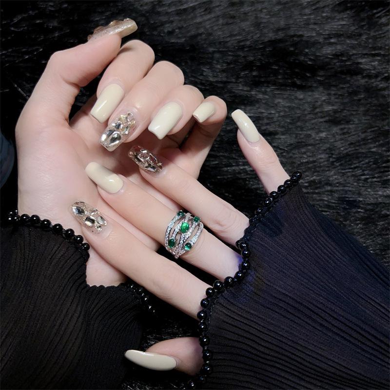 Retro Emerald Irregular Ring: High-Quality Simulated Gemstone in Trendy Light Luxury Style