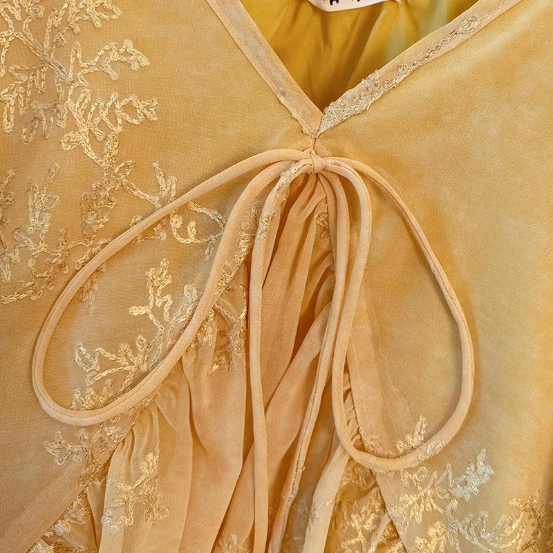 A New V-neck Ruffled Design Top with A Lace Tie for Plus-size Women's Wear In Spring and Autumn