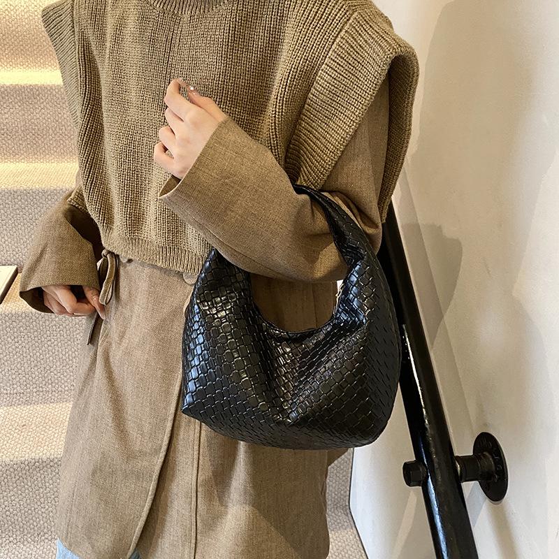 2024 Women's Fashion Crescent Shoulder Bag - Stylish European-American Design