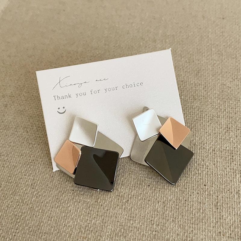 

Нишевые Высококлассные Геометрические Ромбовидные Контрастные Серьги-гвоздики Женские Уникальная Индивидуальность Изысканная Мода Повседневные Серьги