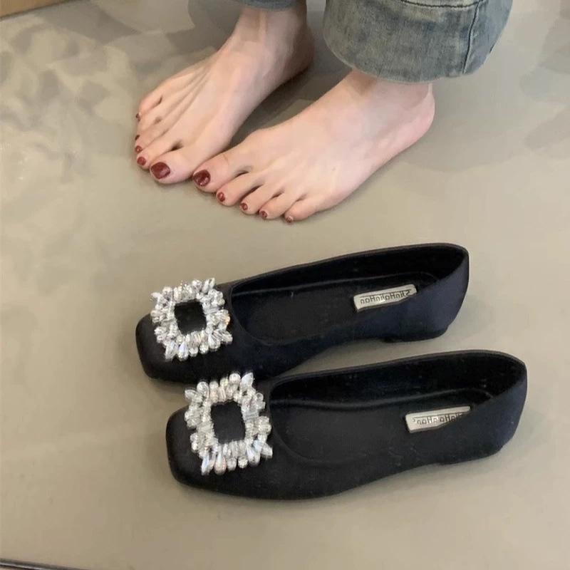 

Туфли на плоской подошве весна новые с мелким вырезом стразы квадратный носок темпераментные одинарные туфли женские 40 чёрный