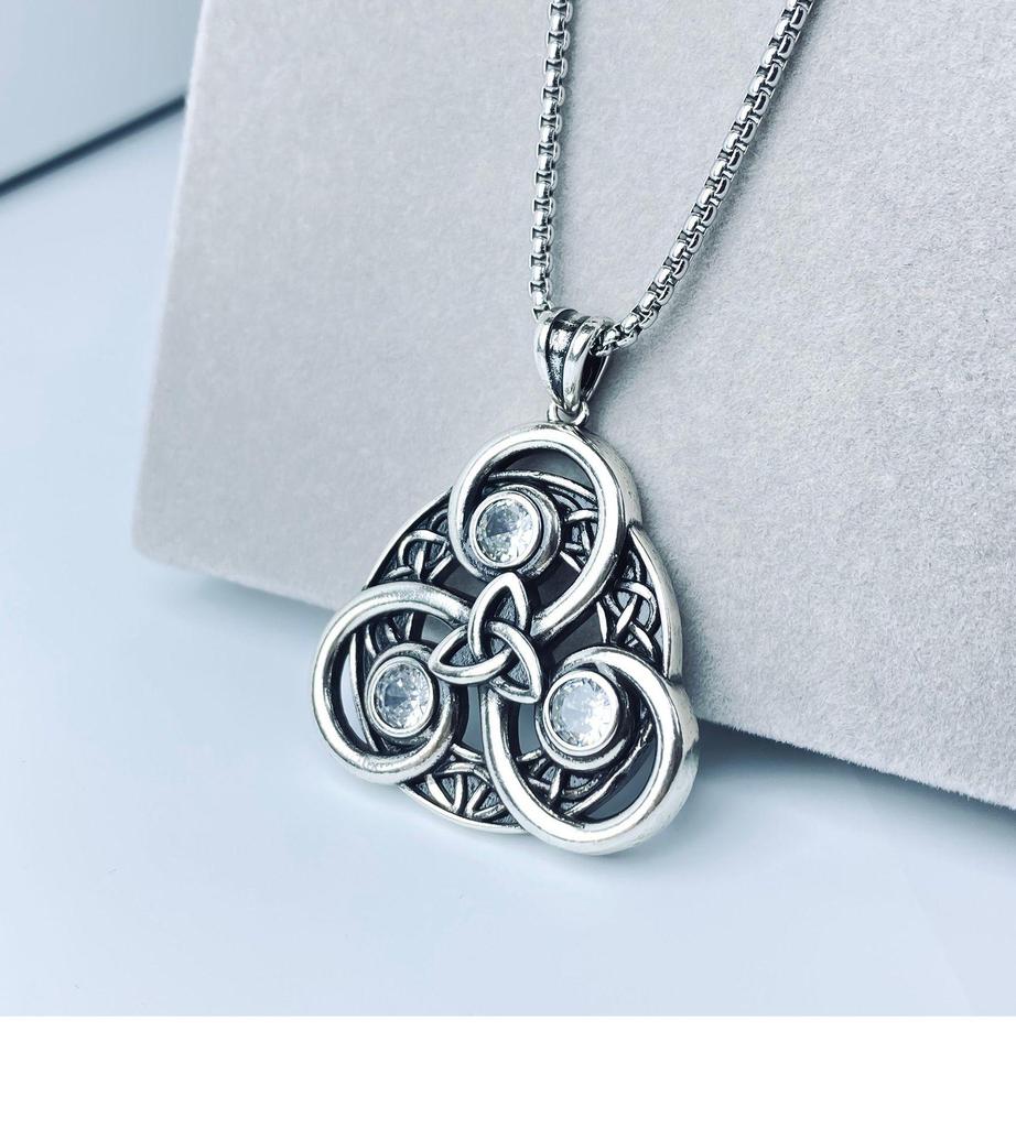 Xieweier Retro Celtic Knot Copper Unisex Yoga Necklace